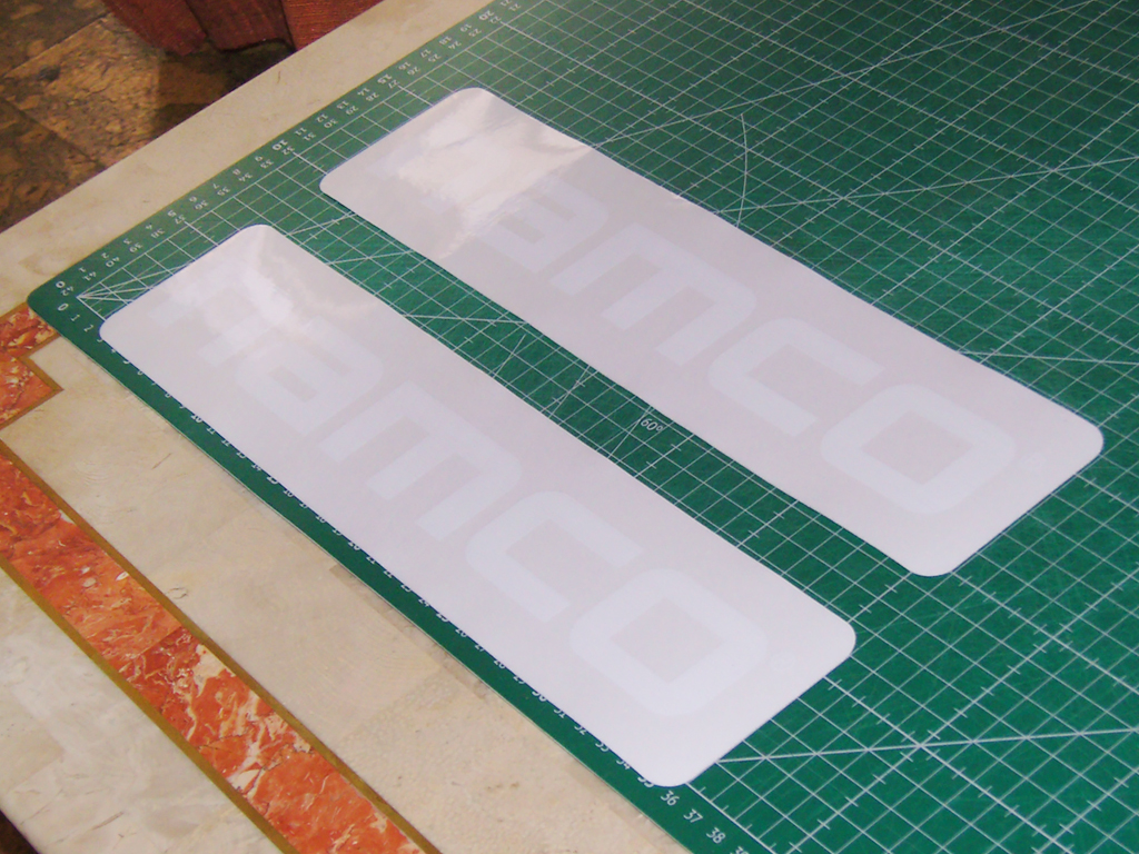 Ridge-Racer-2-White-Namco-Logo-Seat-Base-40000036-Twin-Cabinet-print2