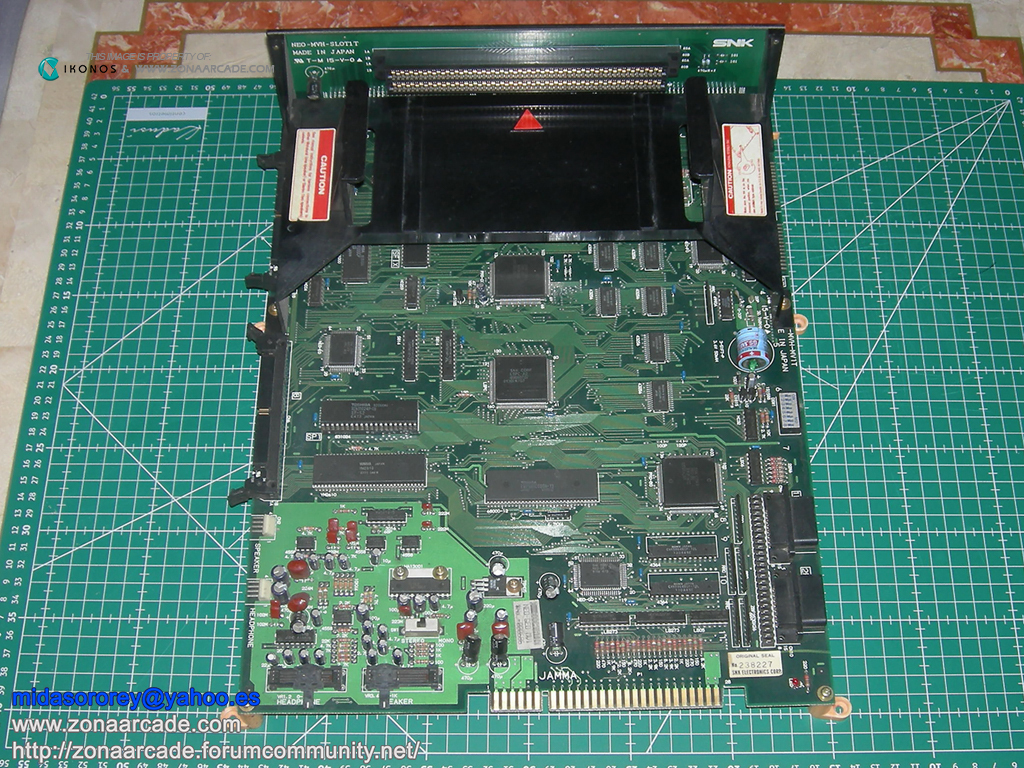 MVS1T-Neo-Geo-Hardware-Base-Mikonos-photo1